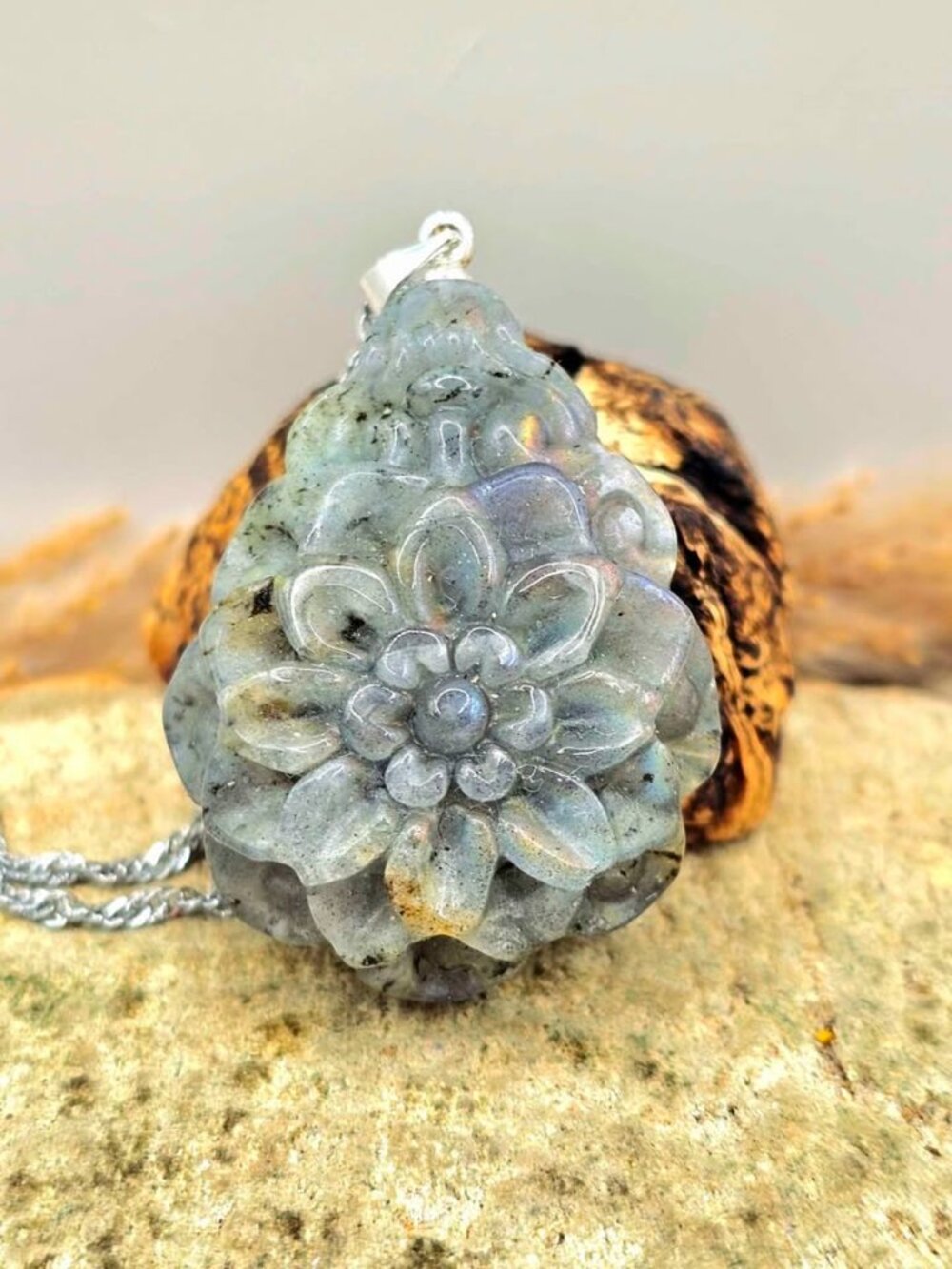 Nature Labradorite Flower Pendant Necklace